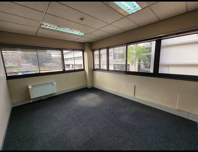 1,036M² OFFICE TO LET IN PINELANDS